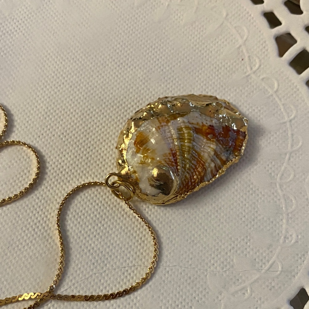 Elegant Gold-Dipped Real Shell Pendant Necklace - image 3